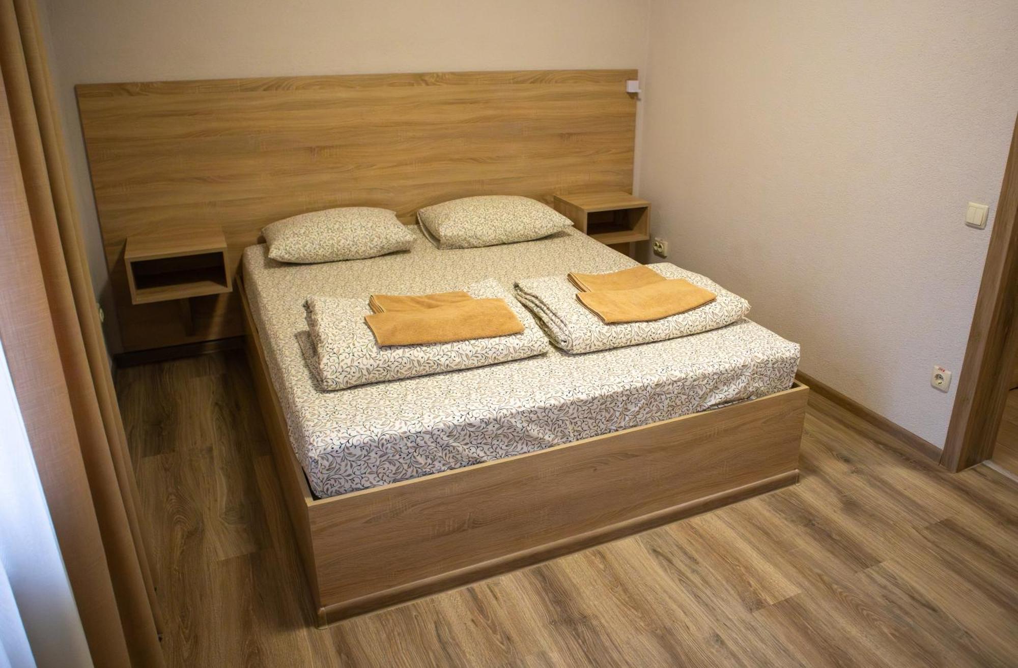 Каприз Hotell Kamenets-Podolsk Eksteriør bilde