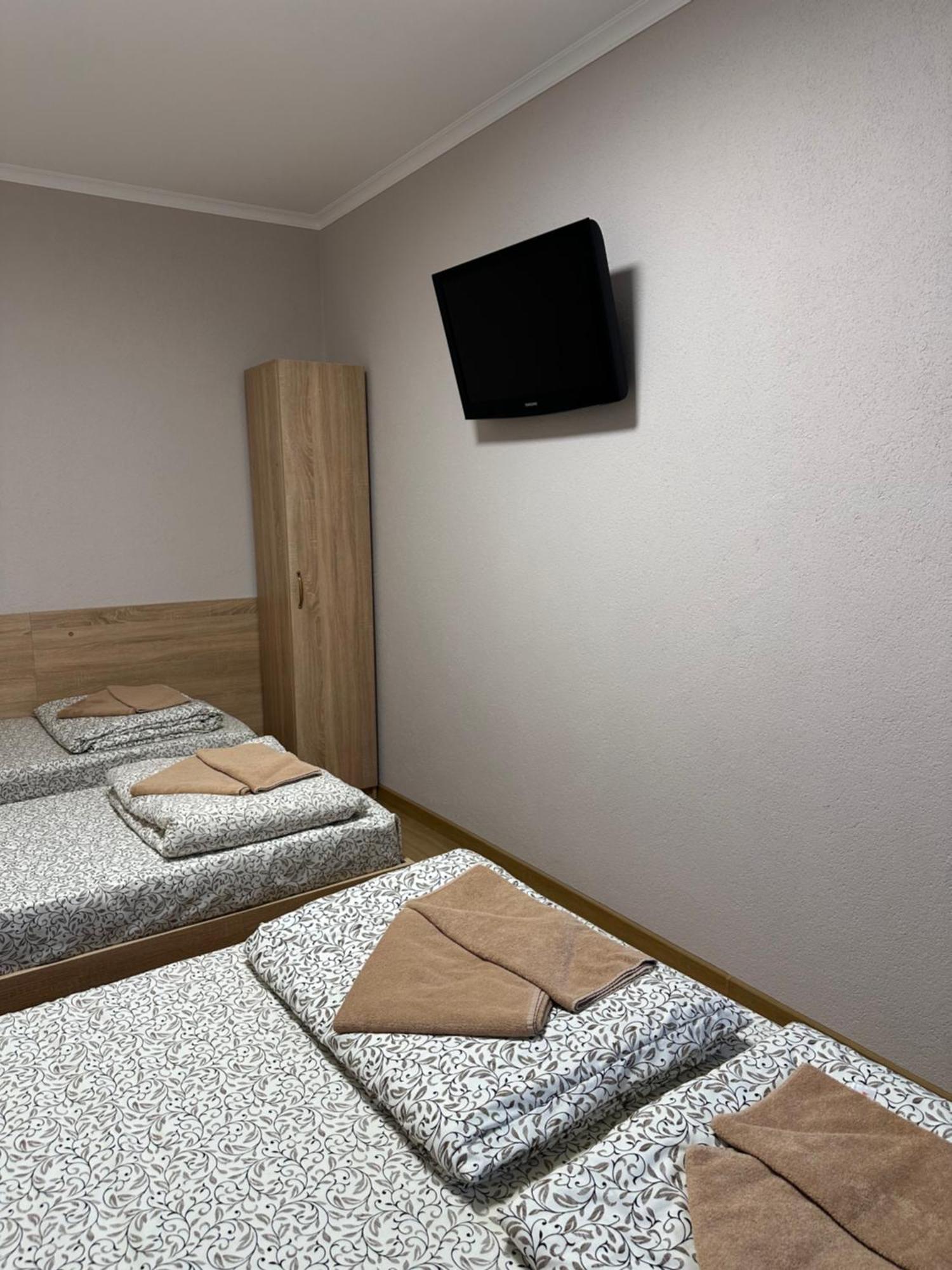 Каприз Hotell Kamenets-Podolsk Eksteriør bilde