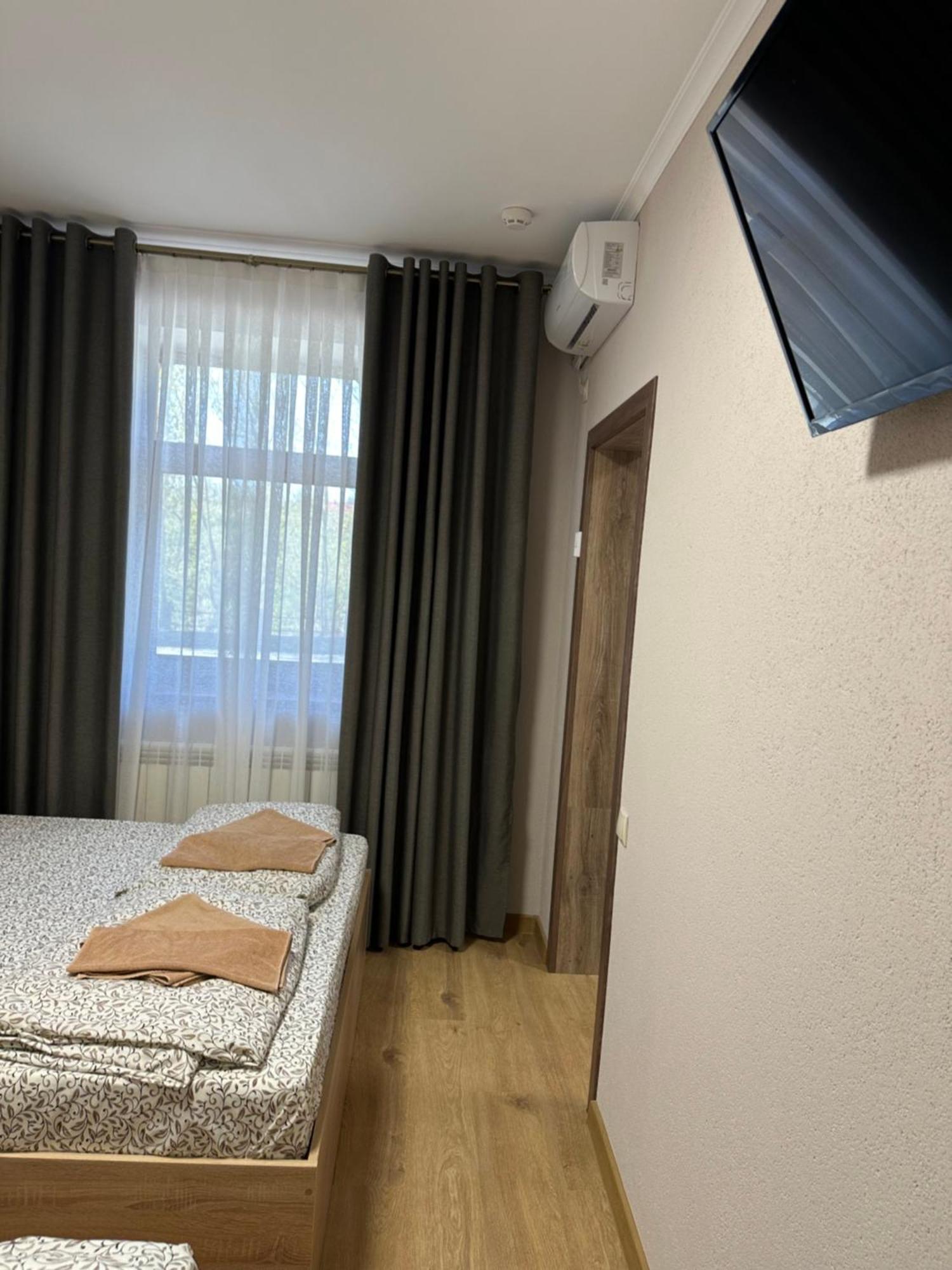 Каприз Hotell Kamenets-Podolsk Eksteriør bilde