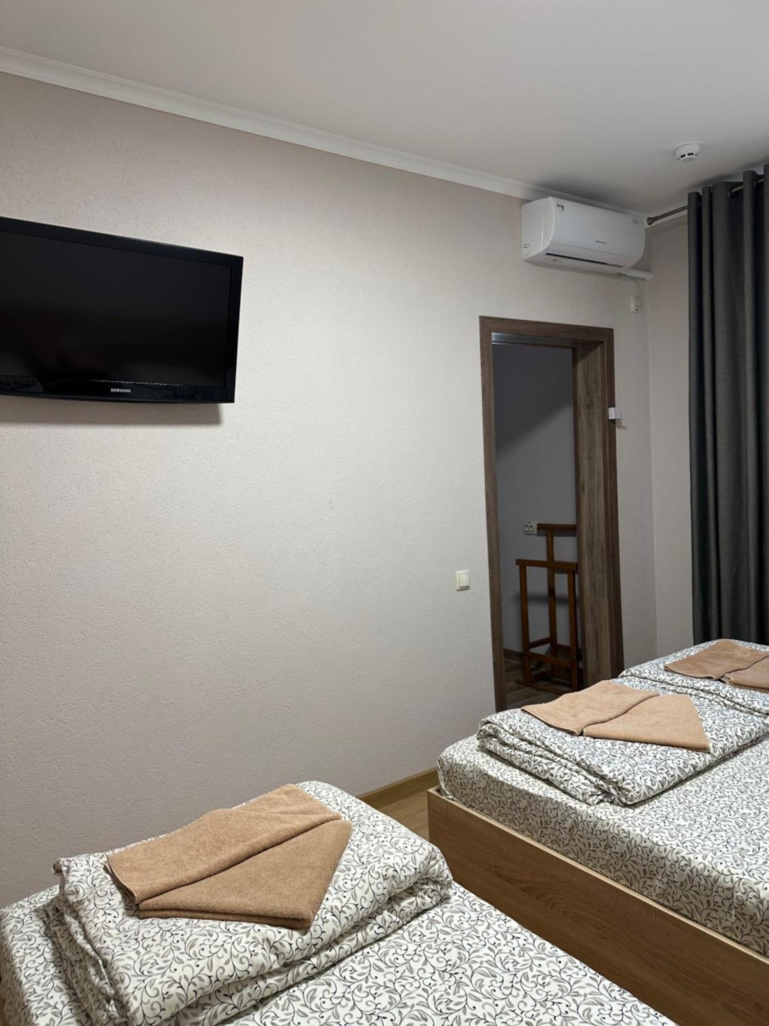 Каприз Hotell Kamenets-Podolsk Eksteriør bilde
